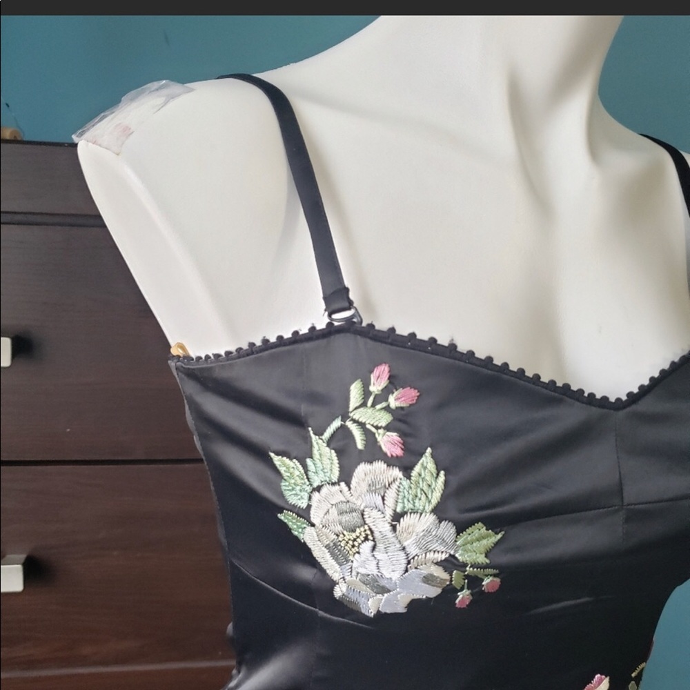 Forever Floral Design Embroidery Dress Size Large - Picture 4 of 11